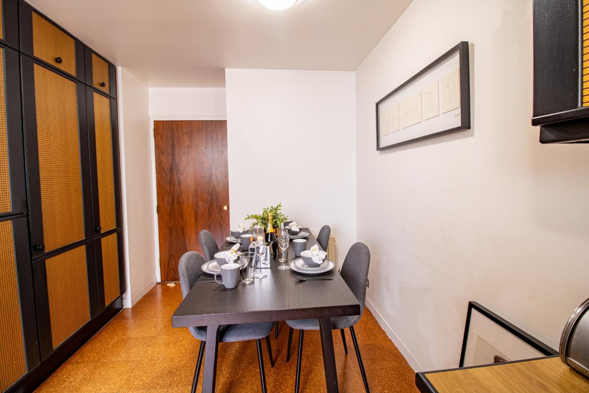 Spacious 2-bedroom In Piccadilly 6100p Appartement *